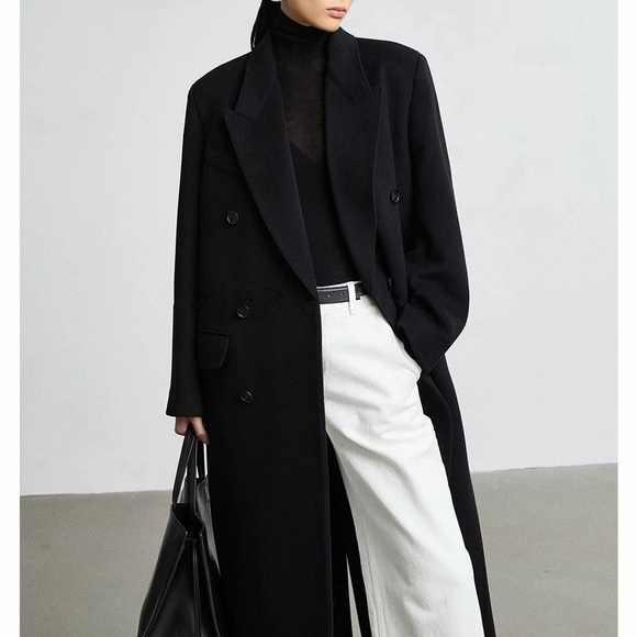 Elegant Black Double-Breasted Coat - Picture 2 of 5